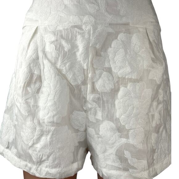 NEW Fashion Nova  Lace White Floral Print Textured Jacquard Wide Leg Shorts Sz L - Picture 4 of 6